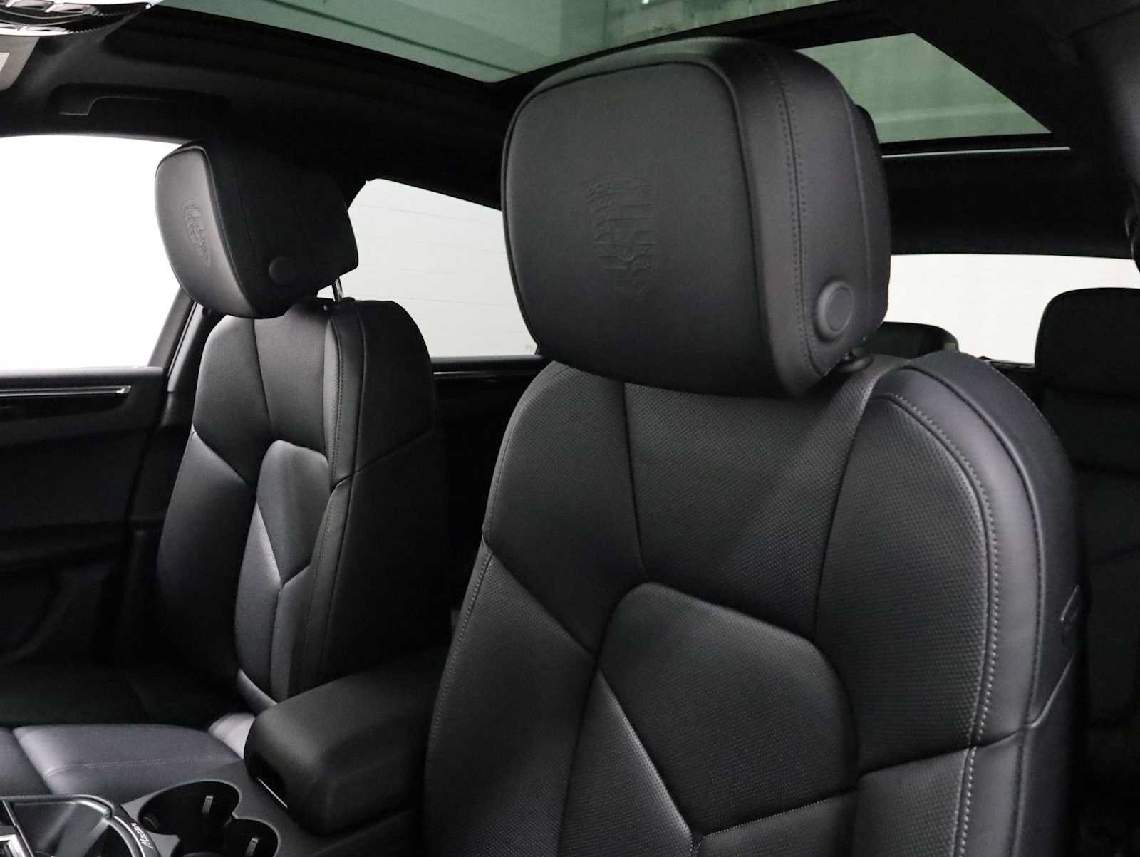 Certified 2025 Porsche Macan S AWD/4WD image 19