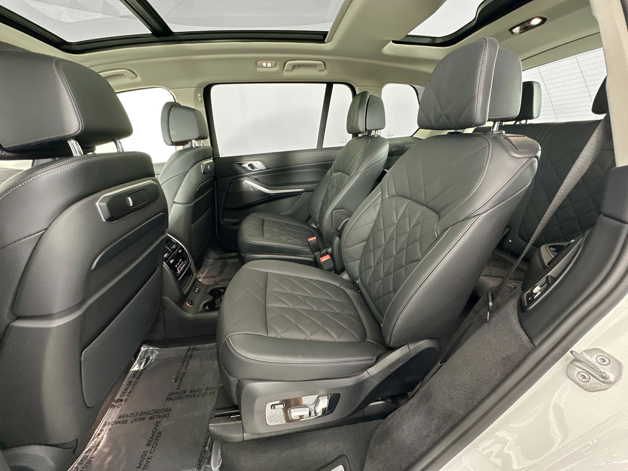 Used 2024 BMW X7 xDrive40i image 23