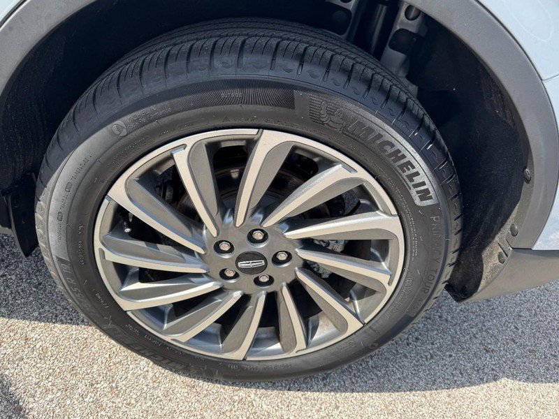 Used 2025 Lincoln Corsair Reserve w/ Rear Removable Package Tray image 27