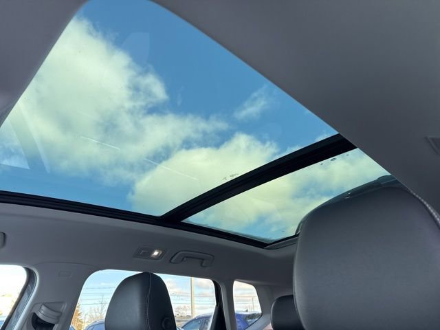 Certified 2025 Volkswagen Taos SEL w/ Black Wheel Plus Package image 27