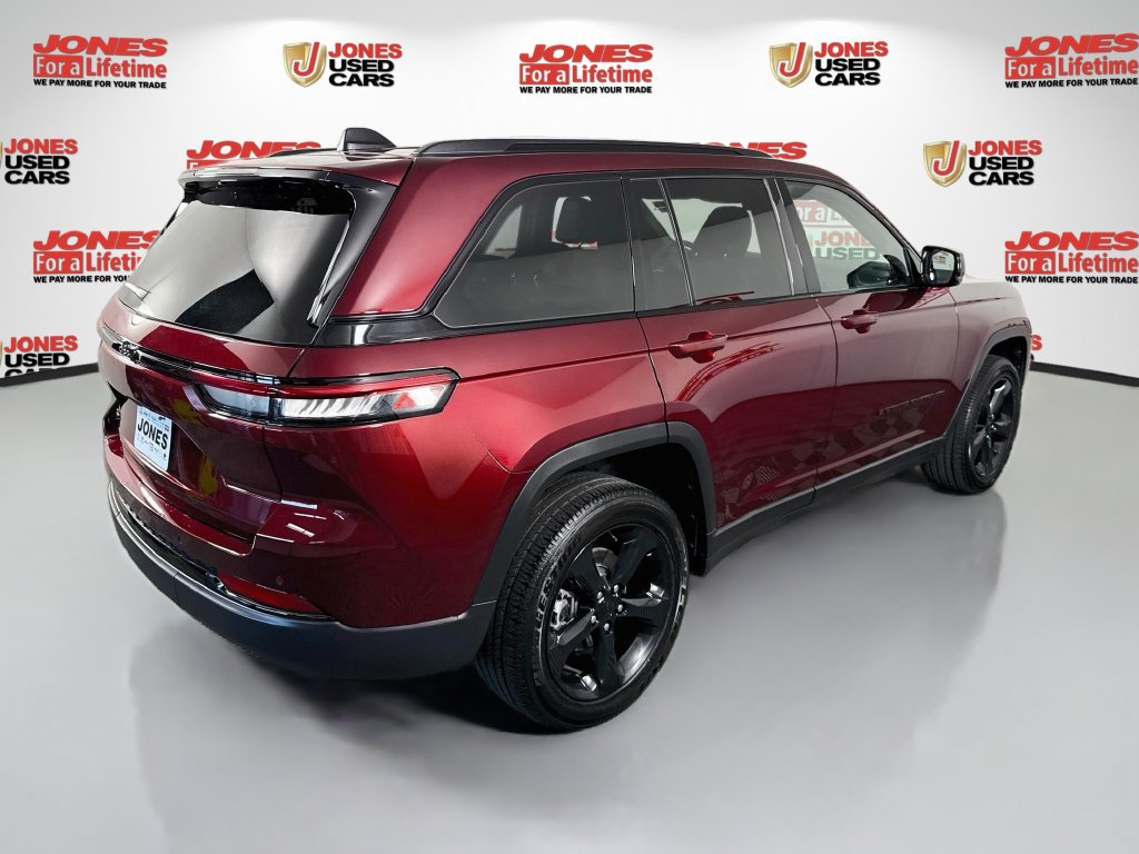 Used 2025 Jeep Grand Cherokee Altitude AWD/4WD image 15