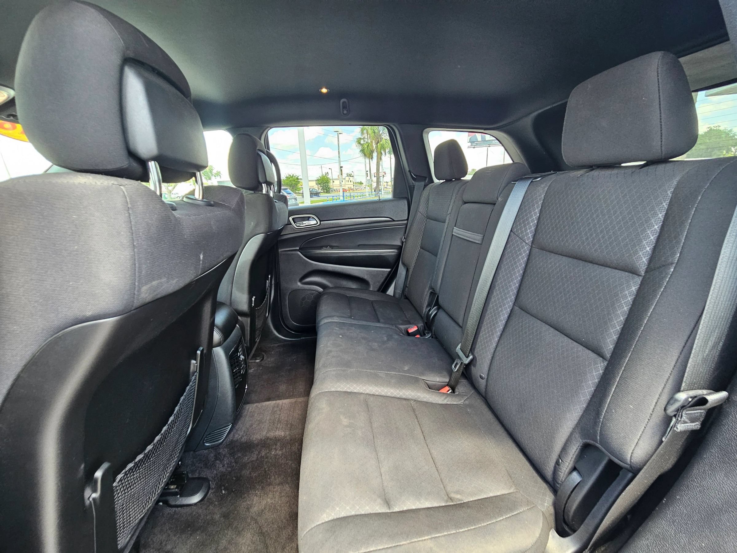 Used 2018 Jeep Grand Cherokee Laredo AWD/4WD image 14