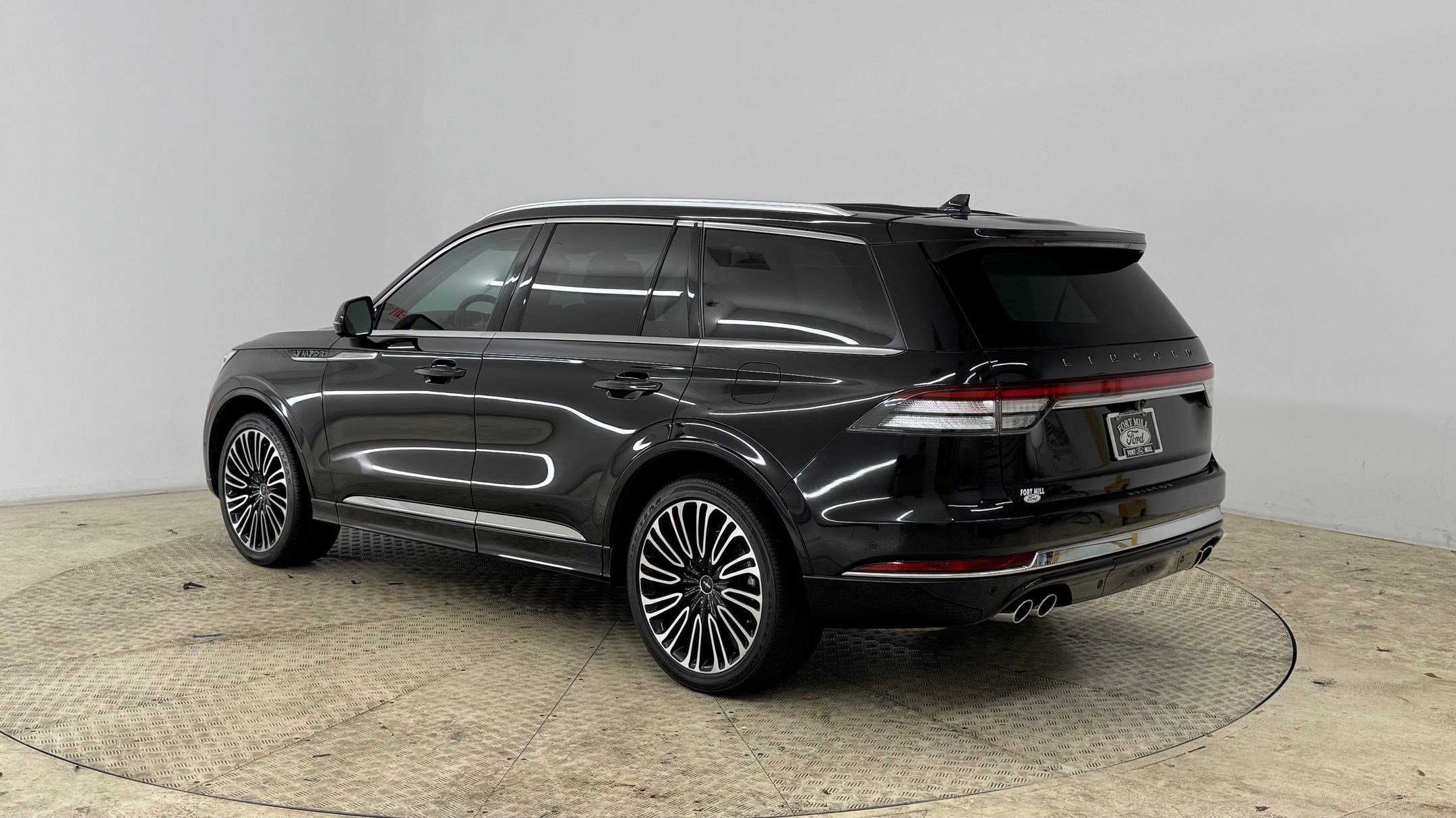Used 2023 Lincoln Aviator Black Label w/ Dynamic Handling Package image 3