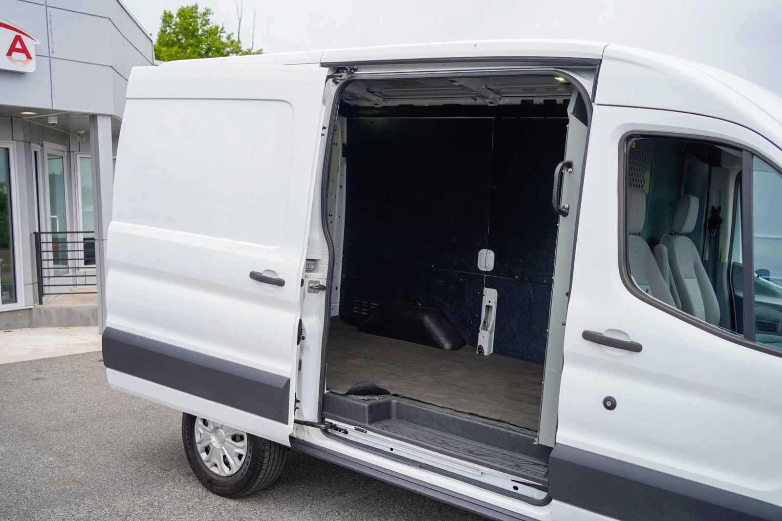 Used 2018 Ford Transit 250 130 Medium Roof w/ Interior Upgrade Package RWD image 16