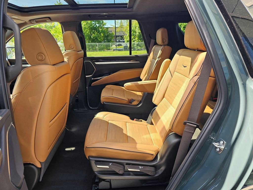 New 2026 Cadillac Escalade Luxury w/ Touring Package AWD/4WD image 17