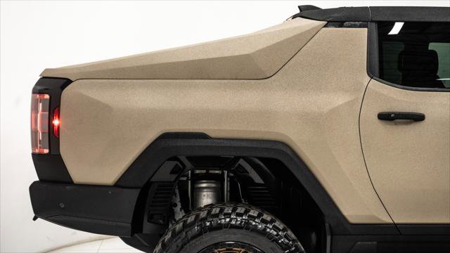 Used 2025 GMC Hummer EV 3X w/ LPO, Dark Essentials Package image 8