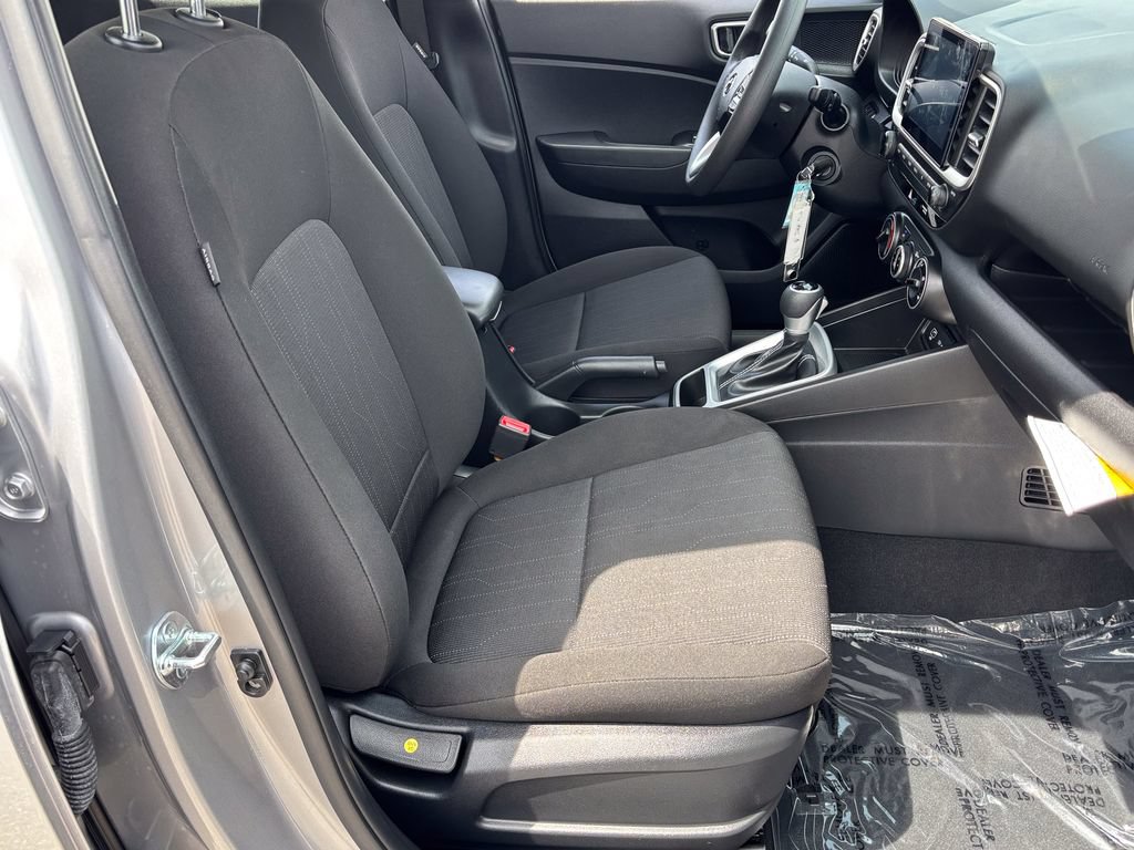 Used 2025 Hyundai Venue SE FWD image 31