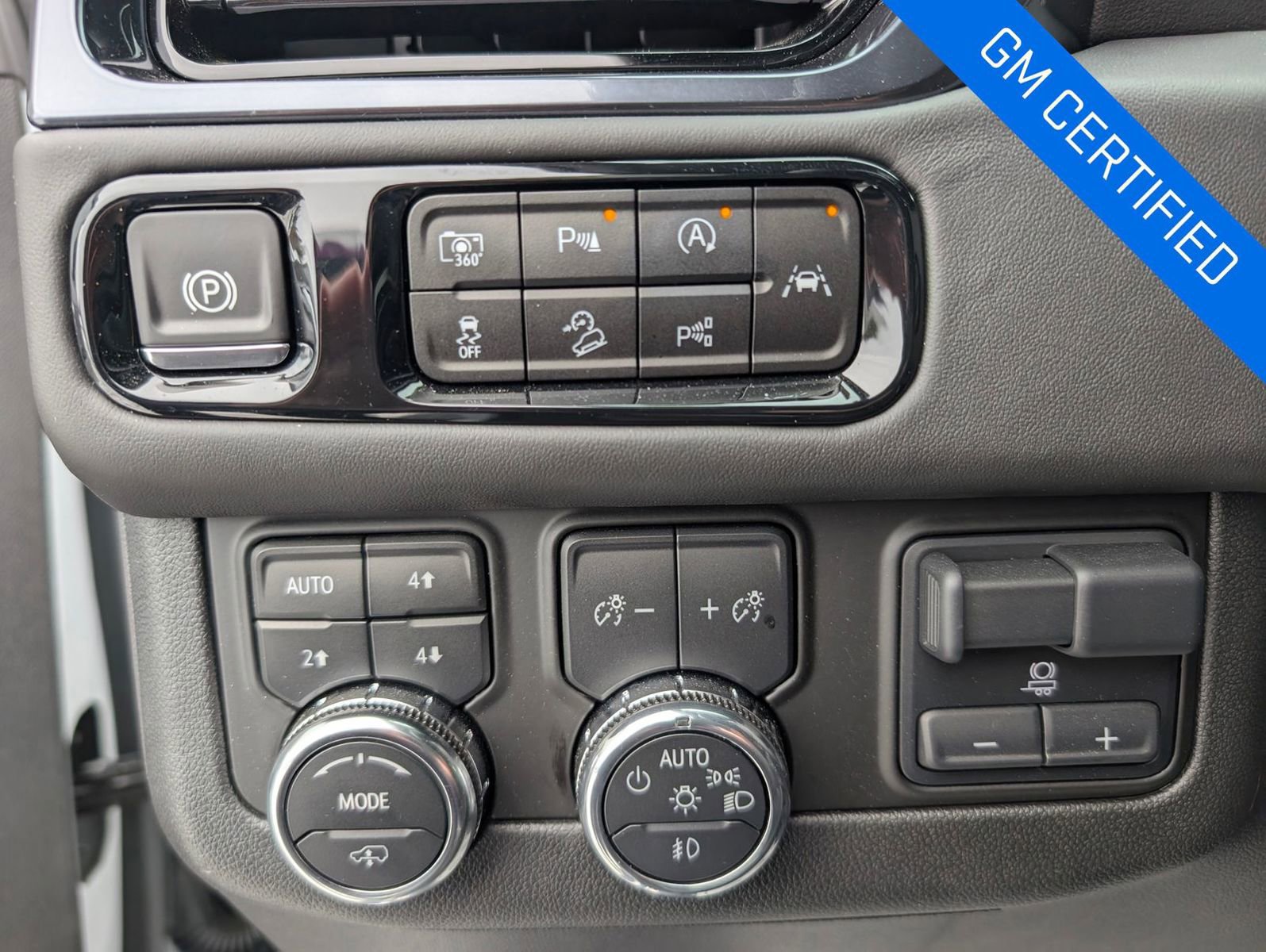 Used 2025 GMC Yukon AT4 Ultimate w/ LPO, Floor Liner Package image 13