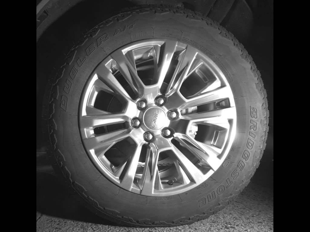 Used 2023 GMC Sierra 1500 Denali w/ Technology Package AWD/4WD image 9