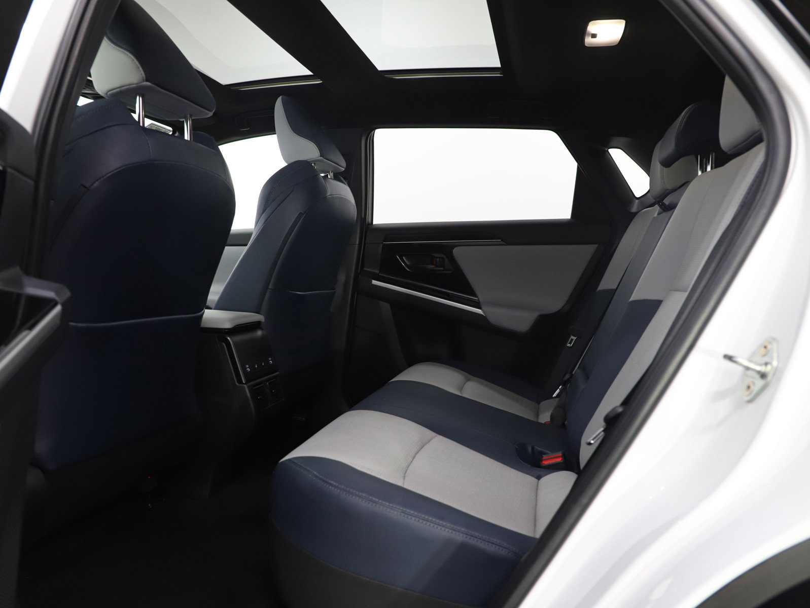 Used 2024 Subaru Solterra Touring w/ Touring Package image 18