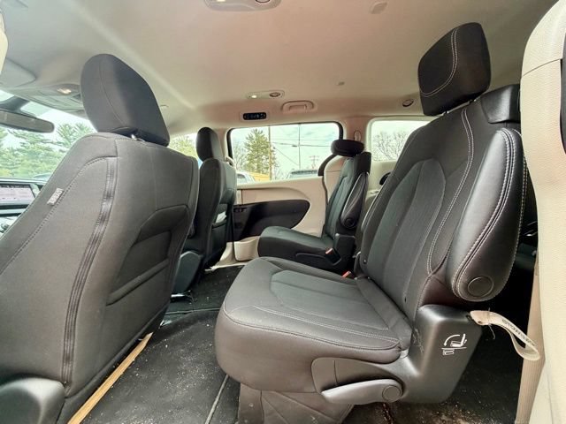 Used 2023 Chrysler Voyager LX FWD image 15