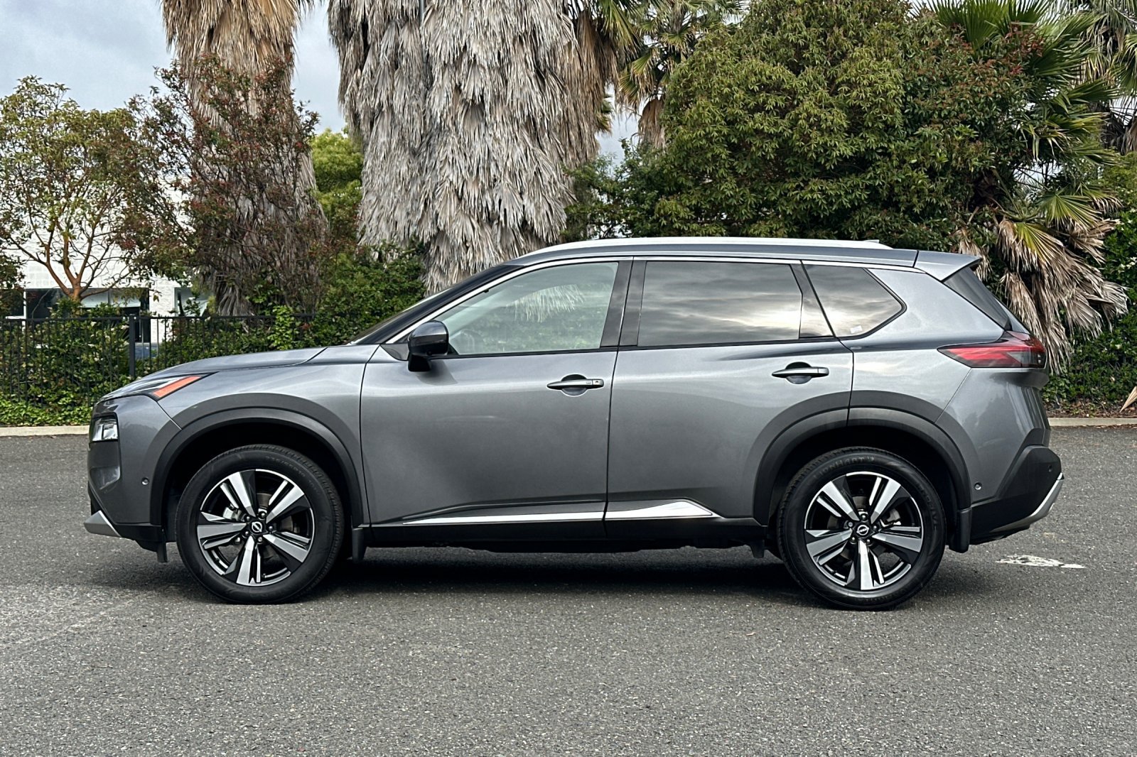 Used 2023 Nissan Rogue Platinum w/ Platinum Premium Package FWD image 6