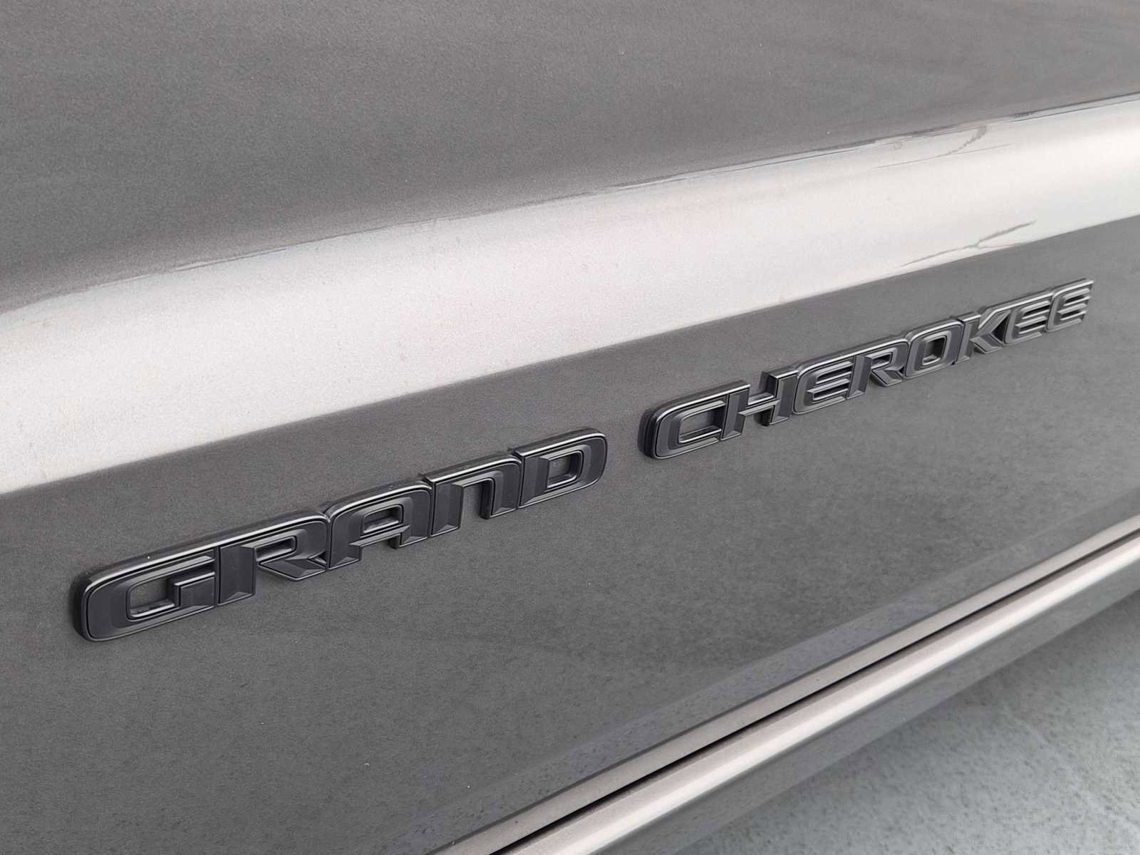 Used 2019 Jeep Grand Cherokee Altitude image 11