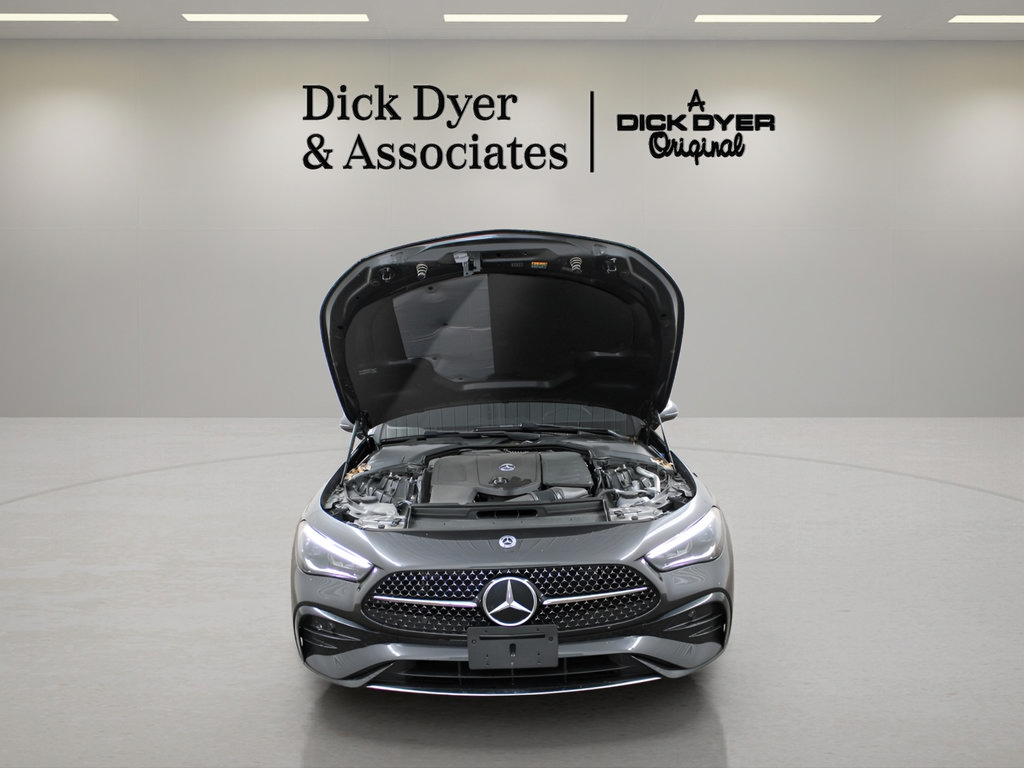 Used 2025 Mercedes-Benz CLE 300 4MATIC Coupe image 9