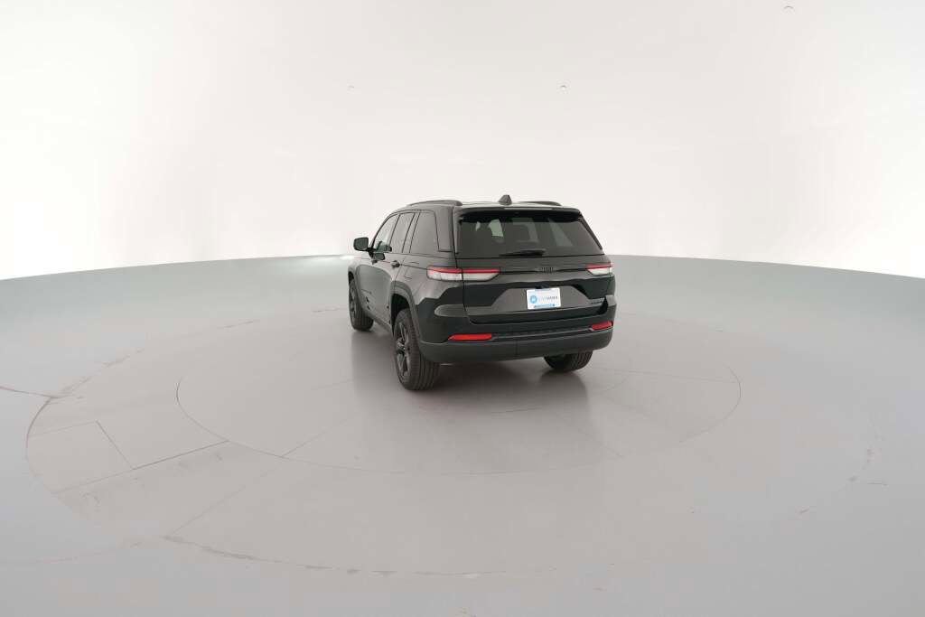 New 2025 Jeep Grand Cherokee Limited w/ Black Appearance Package image 9