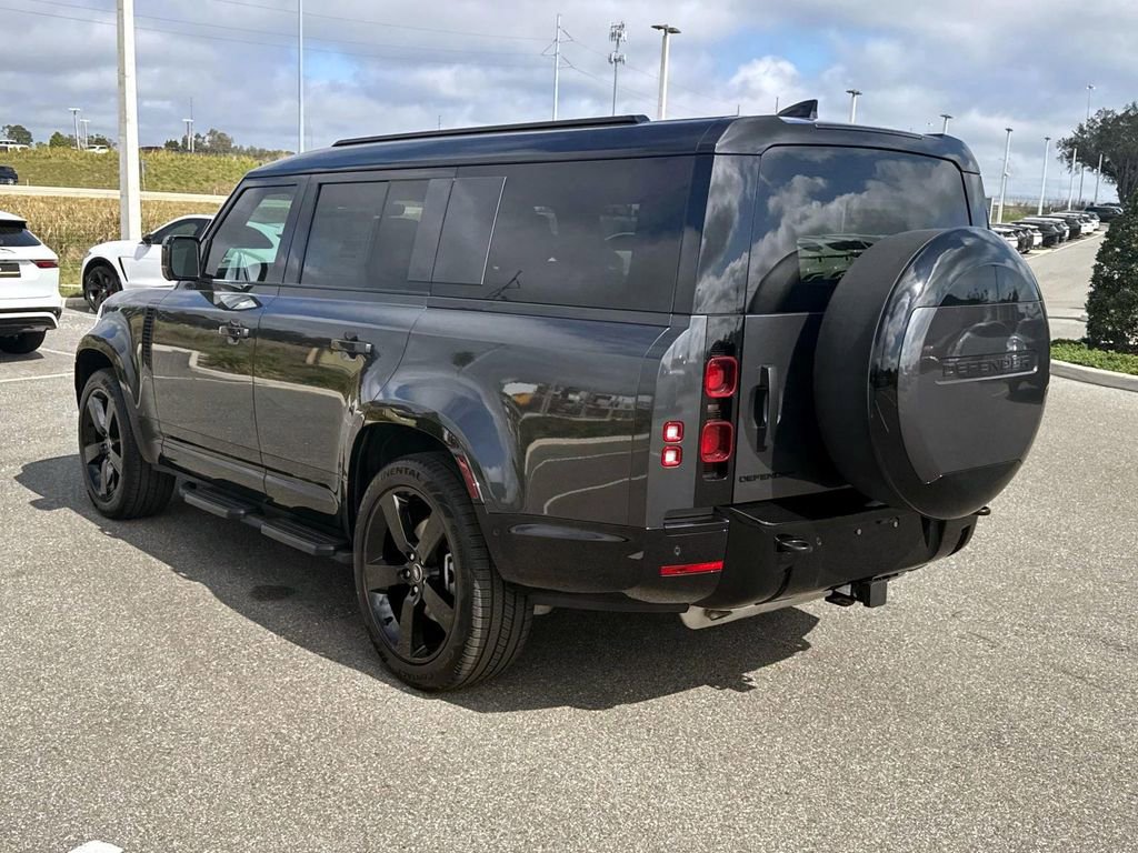 New 2025 Land Rover Defender 130 X-Dynamic SE image 4