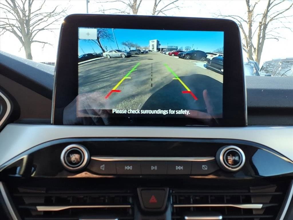 Used 2022 Ford Escape SE w/ Cold Weather Package image 19