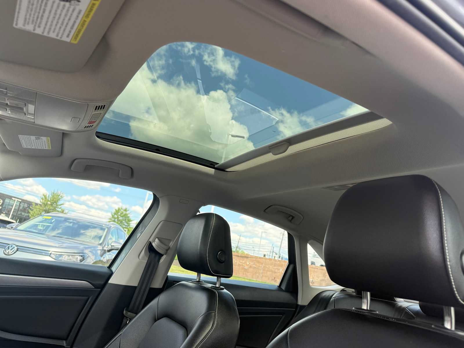 Certified 2023 Volkswagen Jetta SE w/ Panoramic Sunroof Package FWD image 17