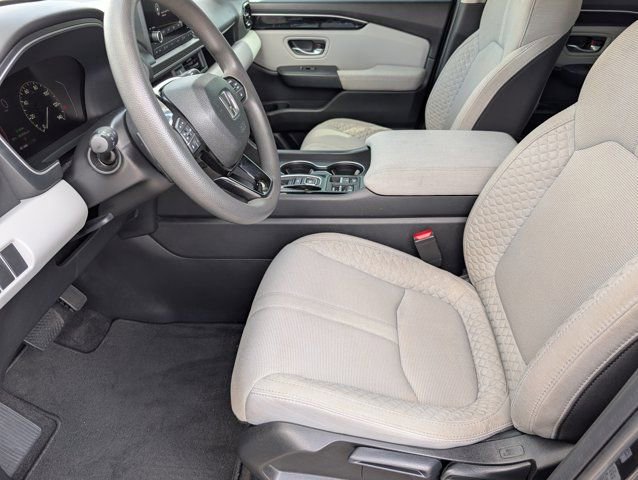 Used 2023 Honda Pilot LX image 15