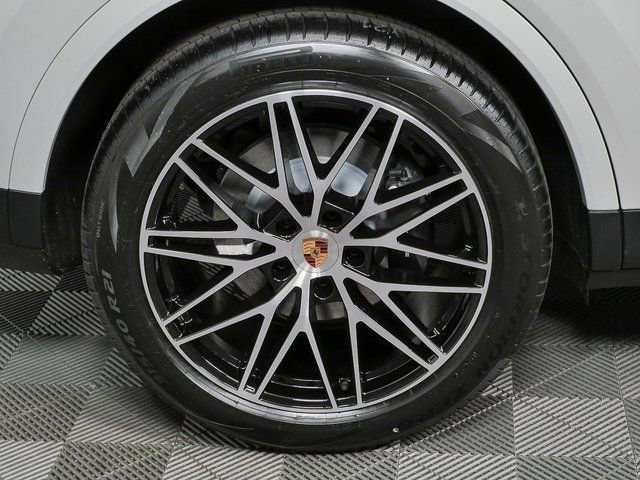 New 2026 Porsche Cayenne image 38