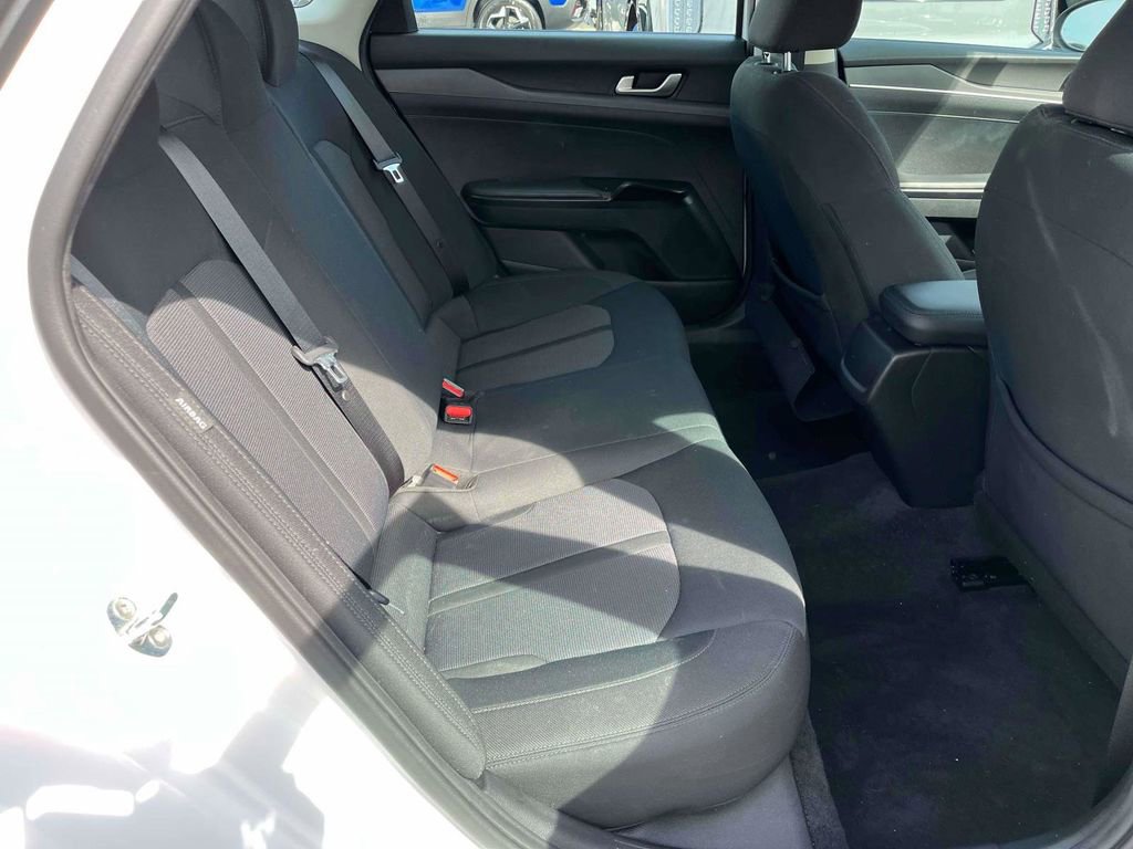 Used 2022 Kia K5 LX image 8