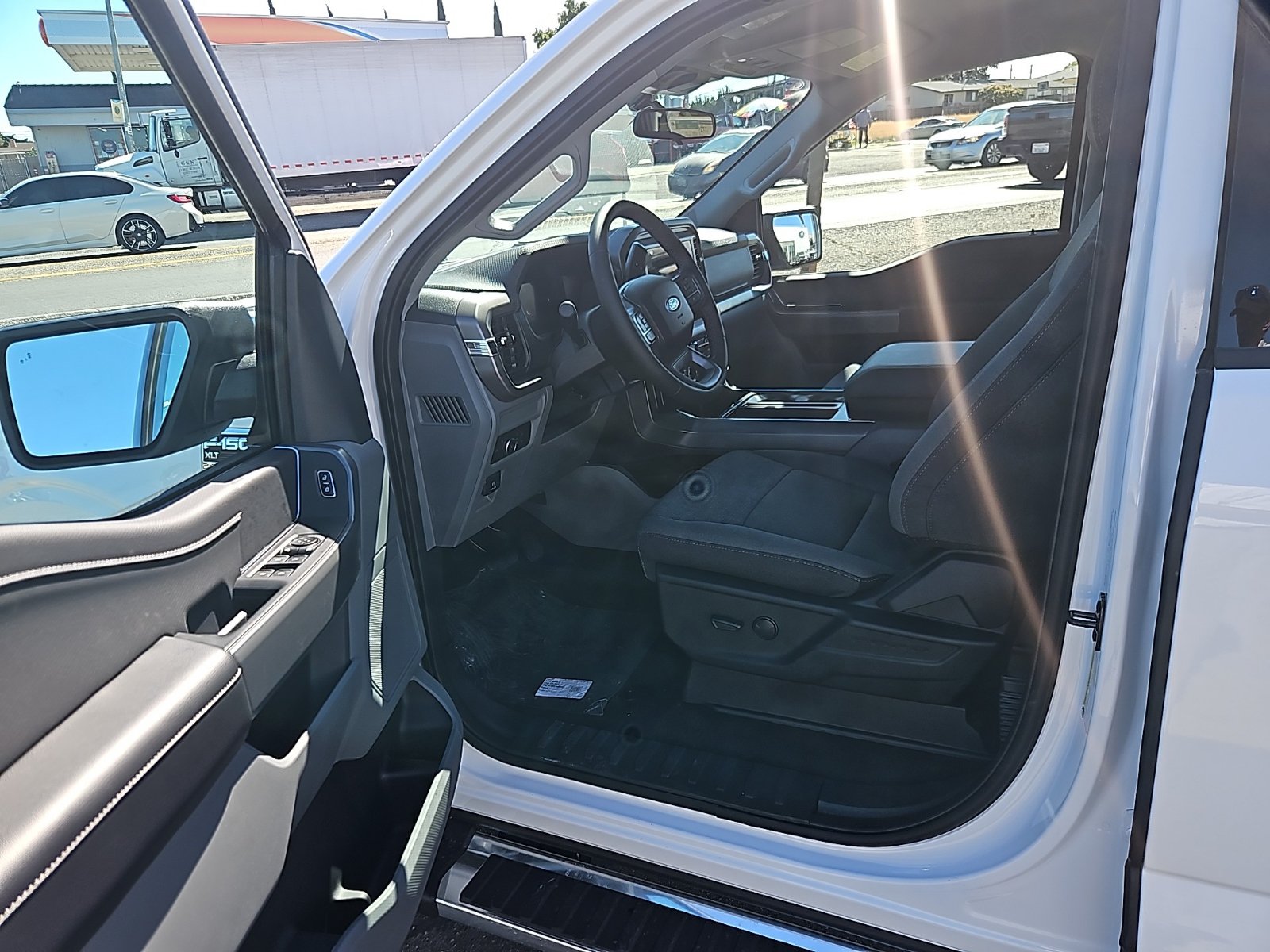 New 2026 Ford F150 XLT w/ XLT Chrome Appearance Package RWD image 13