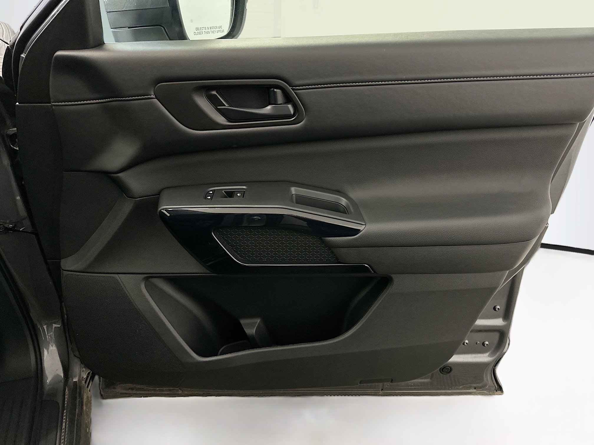 Used 2025 Nissan Pathfinder SV image 34