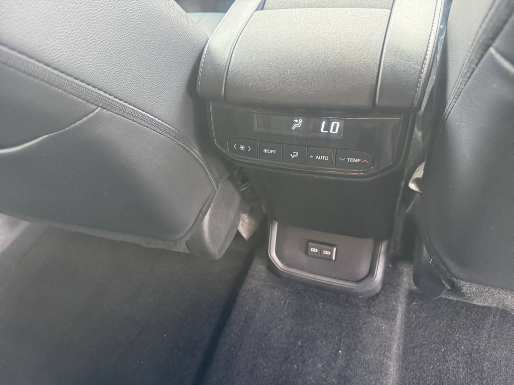 Used 2025 Toyota Highlander XLE AWD/4WD image 22