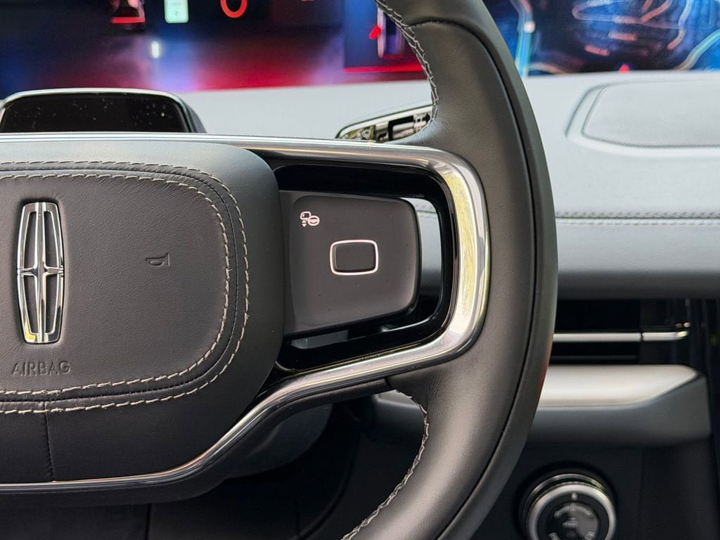 New 2026 Lincoln Navigator L Reserve AWD/4WD image 19