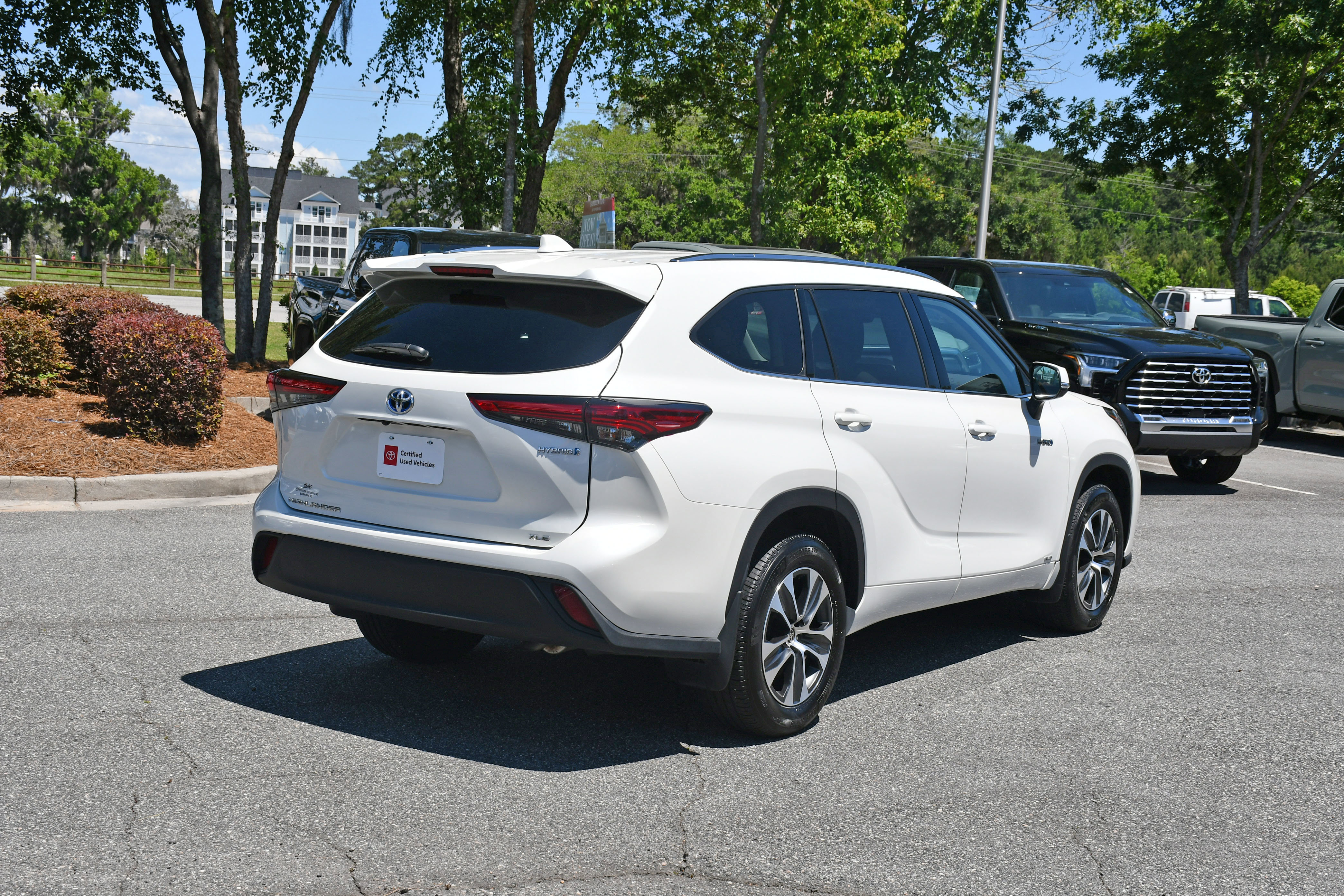 Certified 2020 Toyota Highlander XLE AWD/4WD image 4