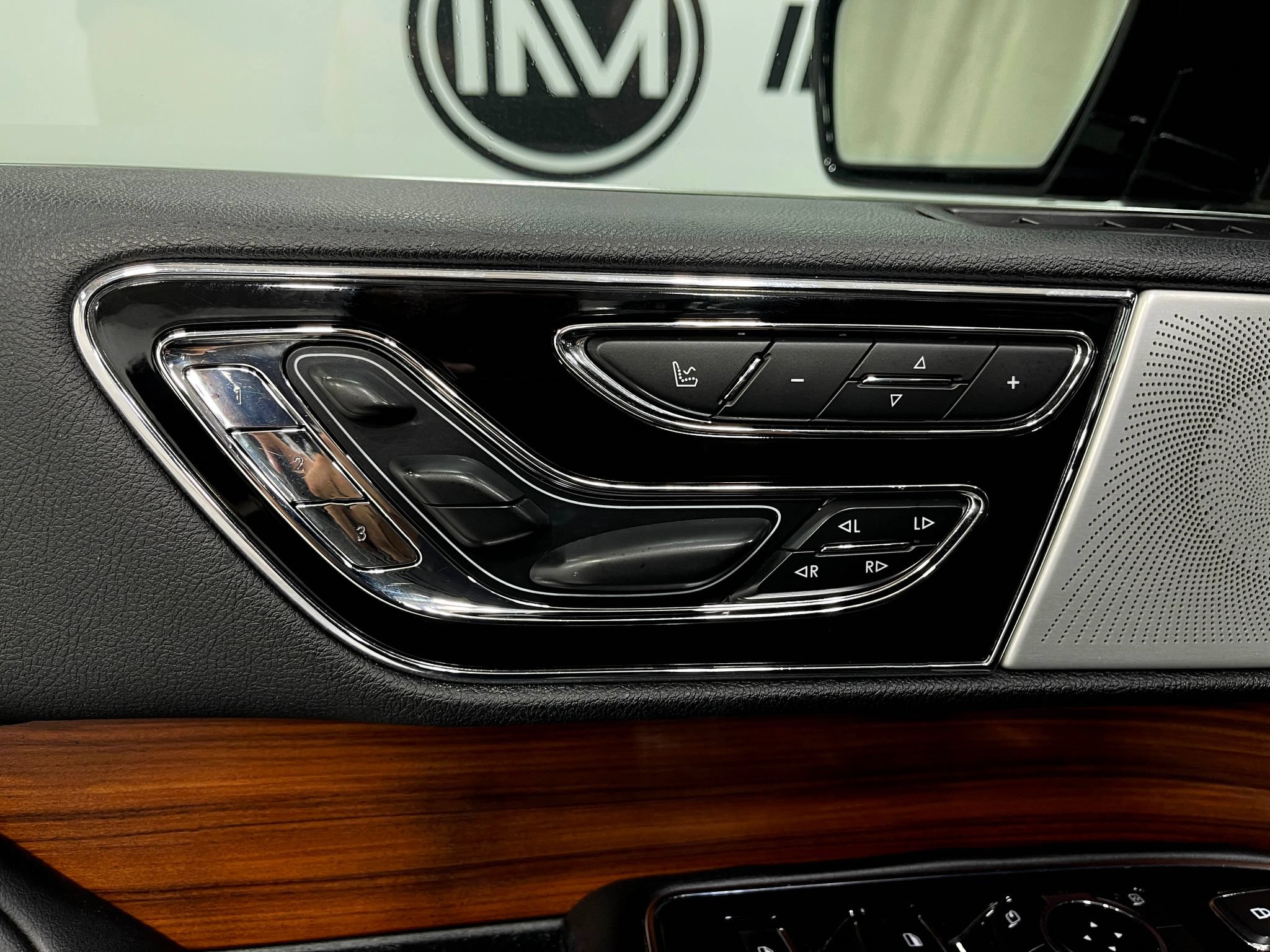 Used 2019 Lincoln Navigator Reserve AWD/4WD image 17