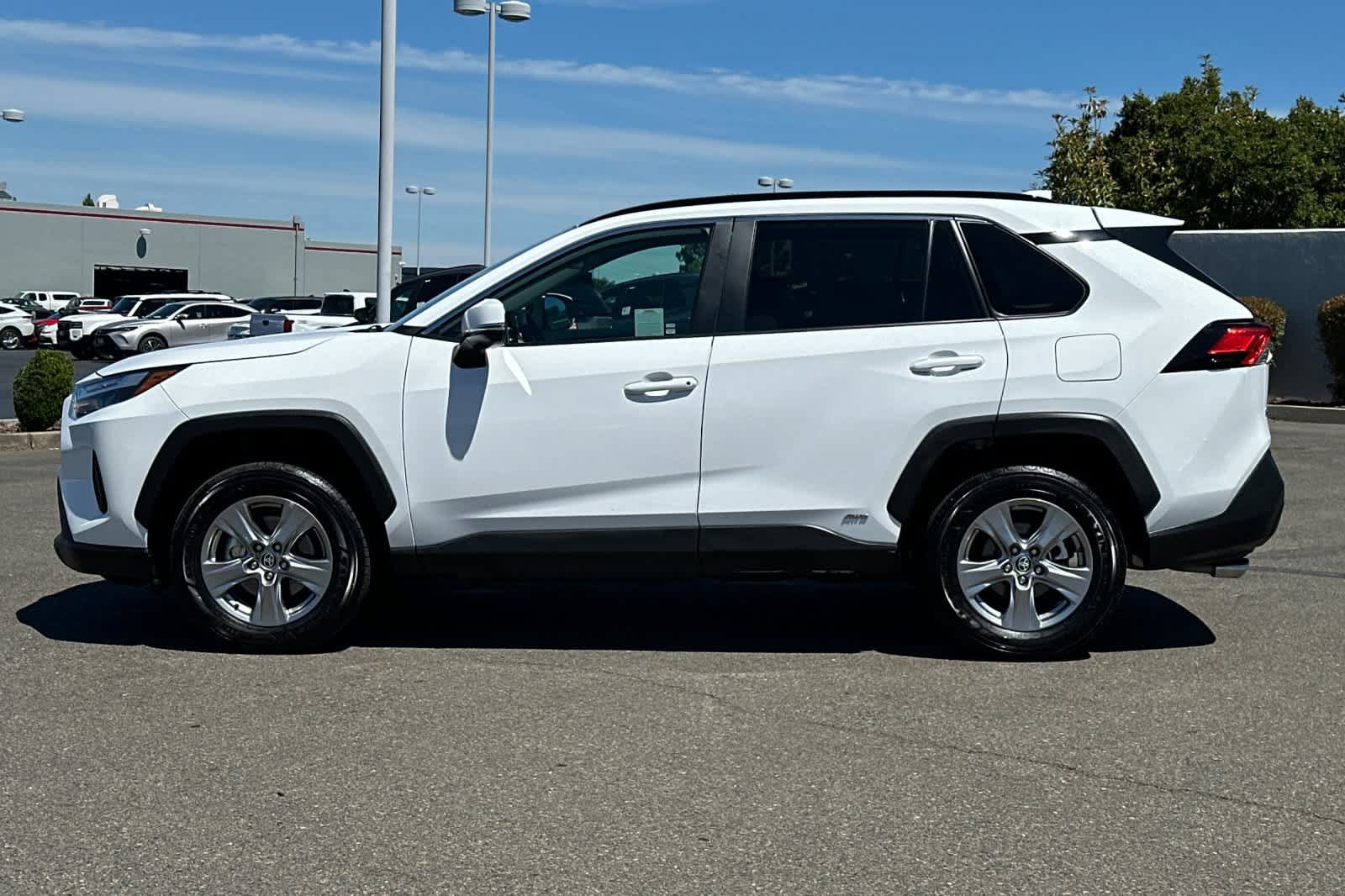 Used 2024 Toyota RAV4 XLE AWD/4WD image 9