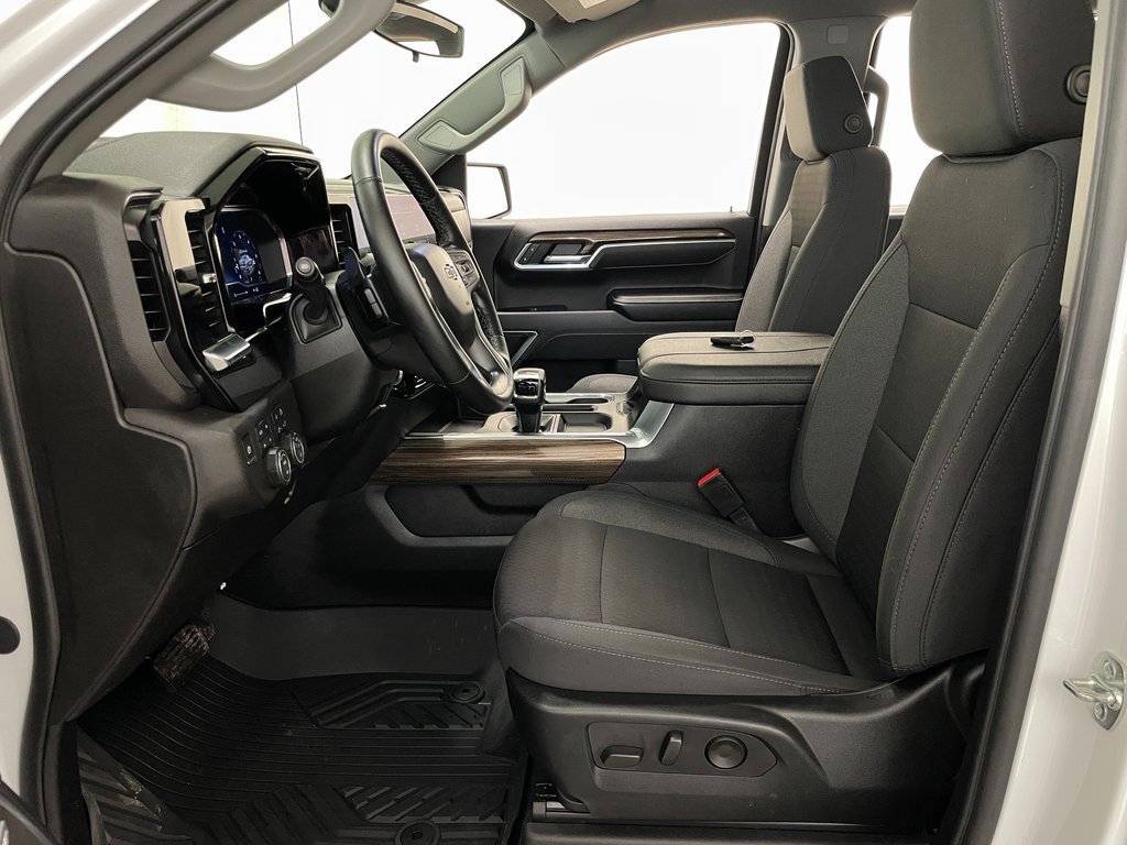 Used 2025 Chevrolet Silverado 1500 RST w/ Convenience Package II image 8