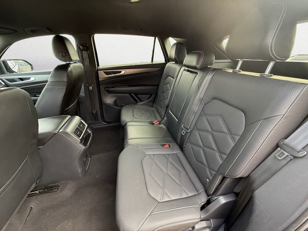 Used 2024 Volkswagen Atlas Cross Sport SE image 11