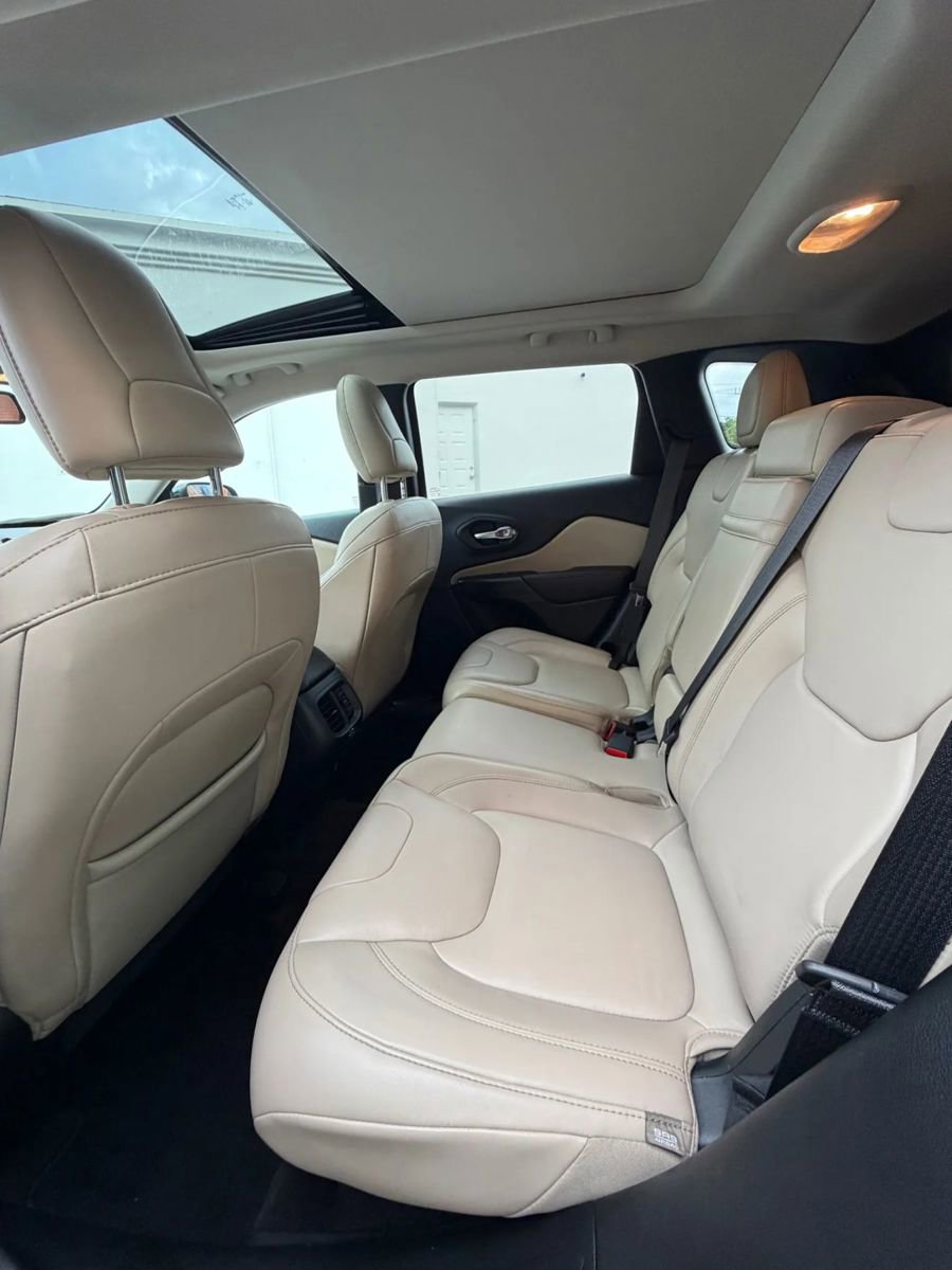 Used 2016 Jeep Cherokee Limited image 17