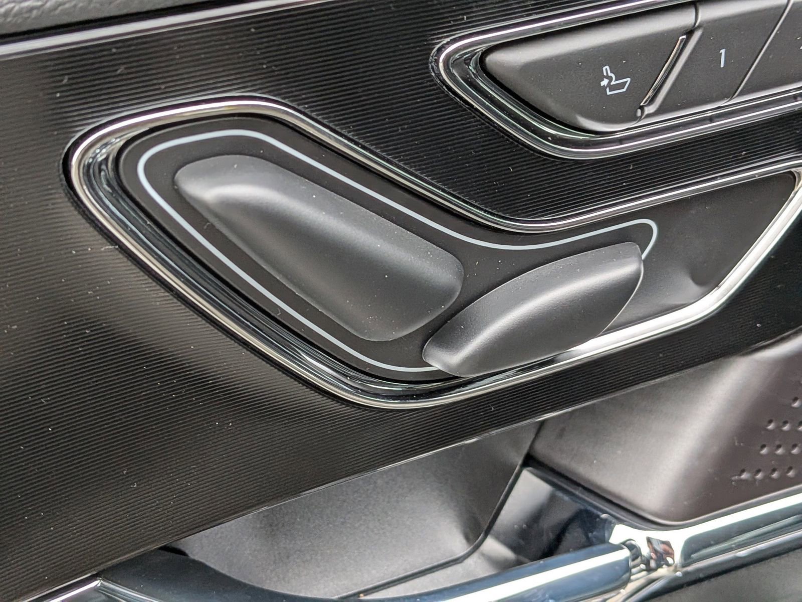 New 2026 Lincoln Corsair Premiere image 24