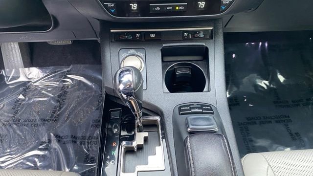 Used 2015 Lexus ES 300h image 30