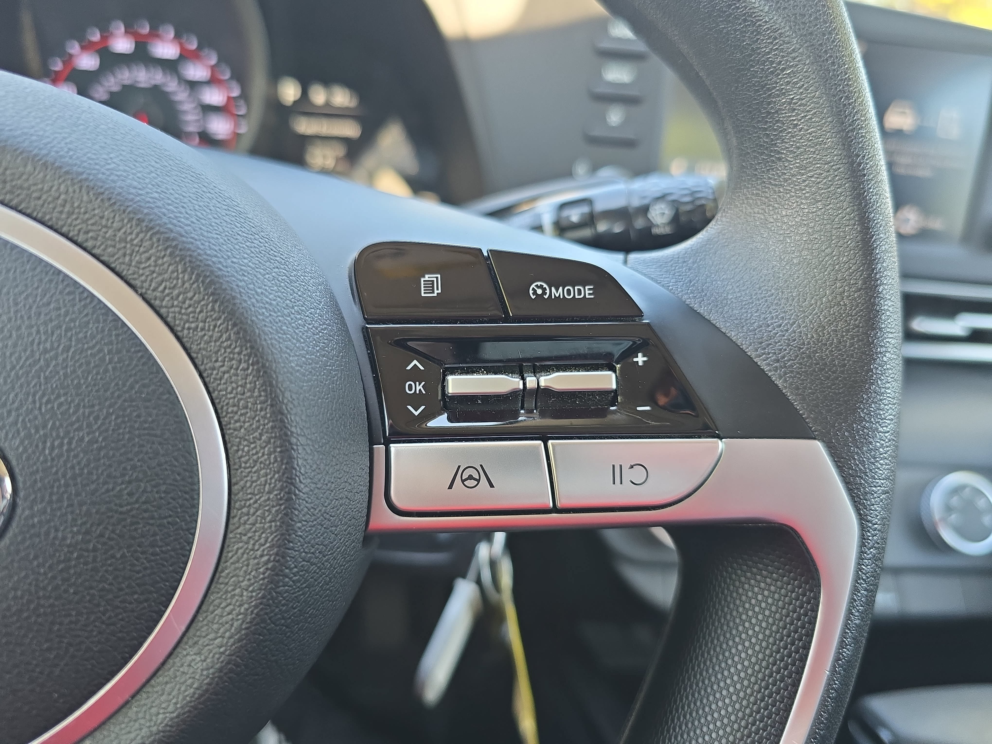 Used 2023 Hyundai Elantra SE FWD image 17
