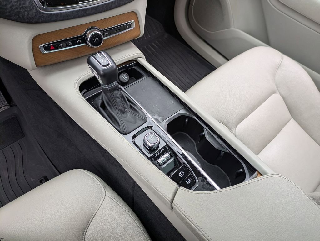 Used 2021 Volvo XC90 T6 Momentum image 14