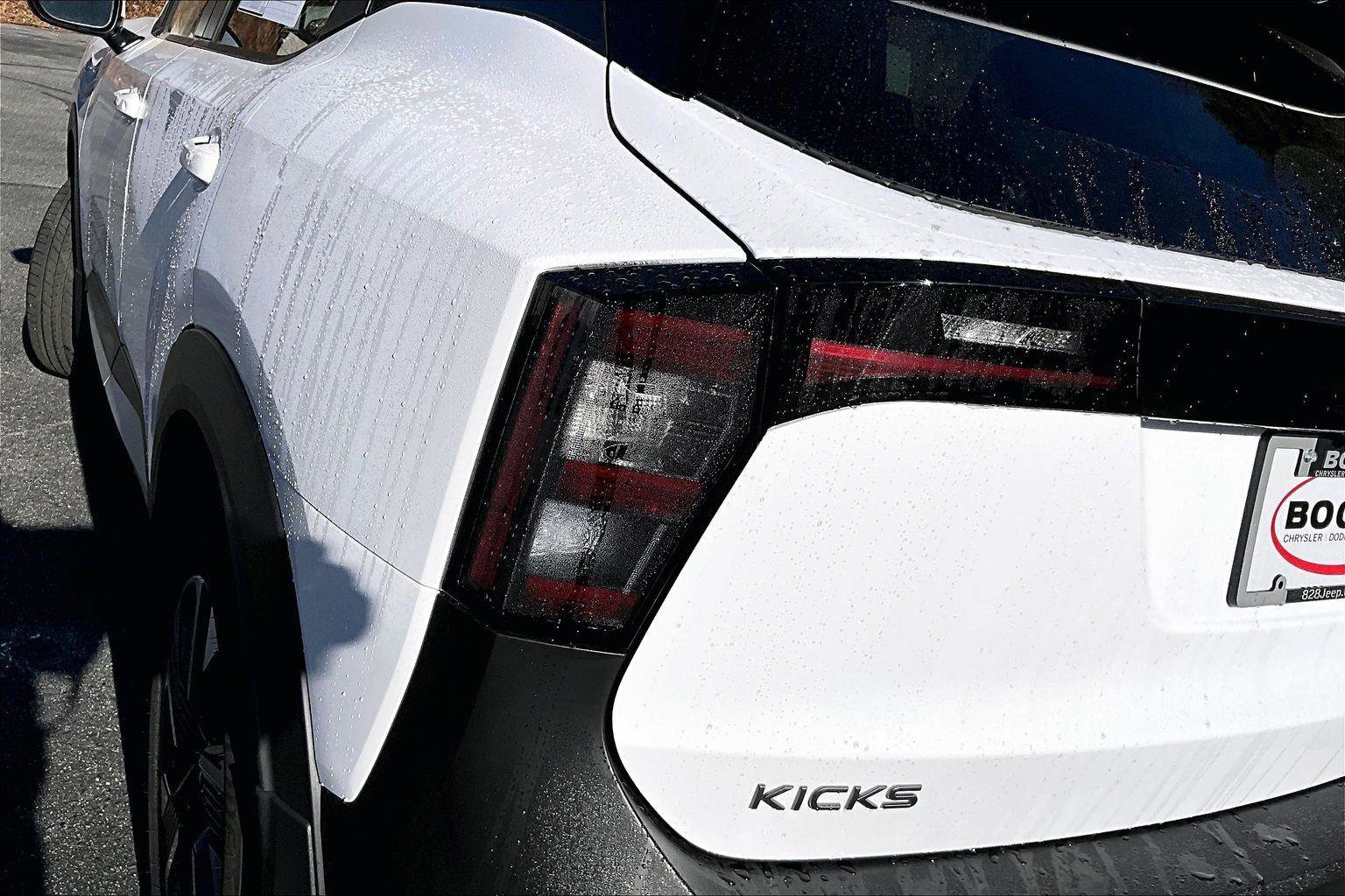 Used 2025 Nissan Kicks SV image 31