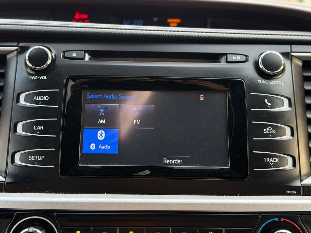 Used 2019 Toyota Highlander LE AWD/4WD image 38