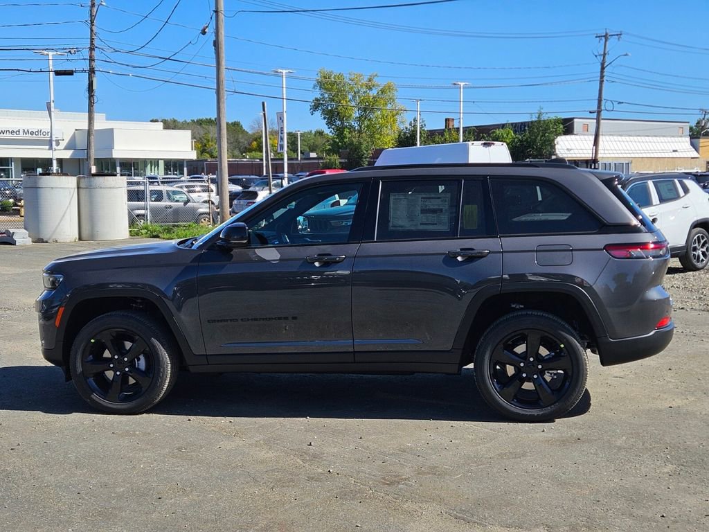 New 2025 Jeep Grand Cherokee Altitude image 2