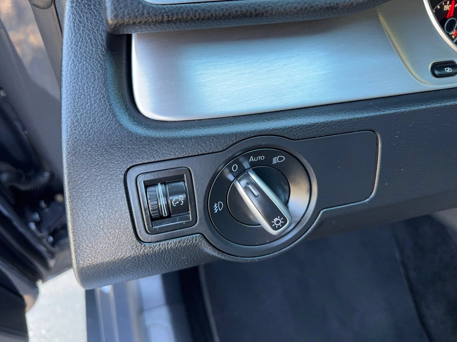 Used 2012 Volkswagen CC Lux Limited FWD image 18