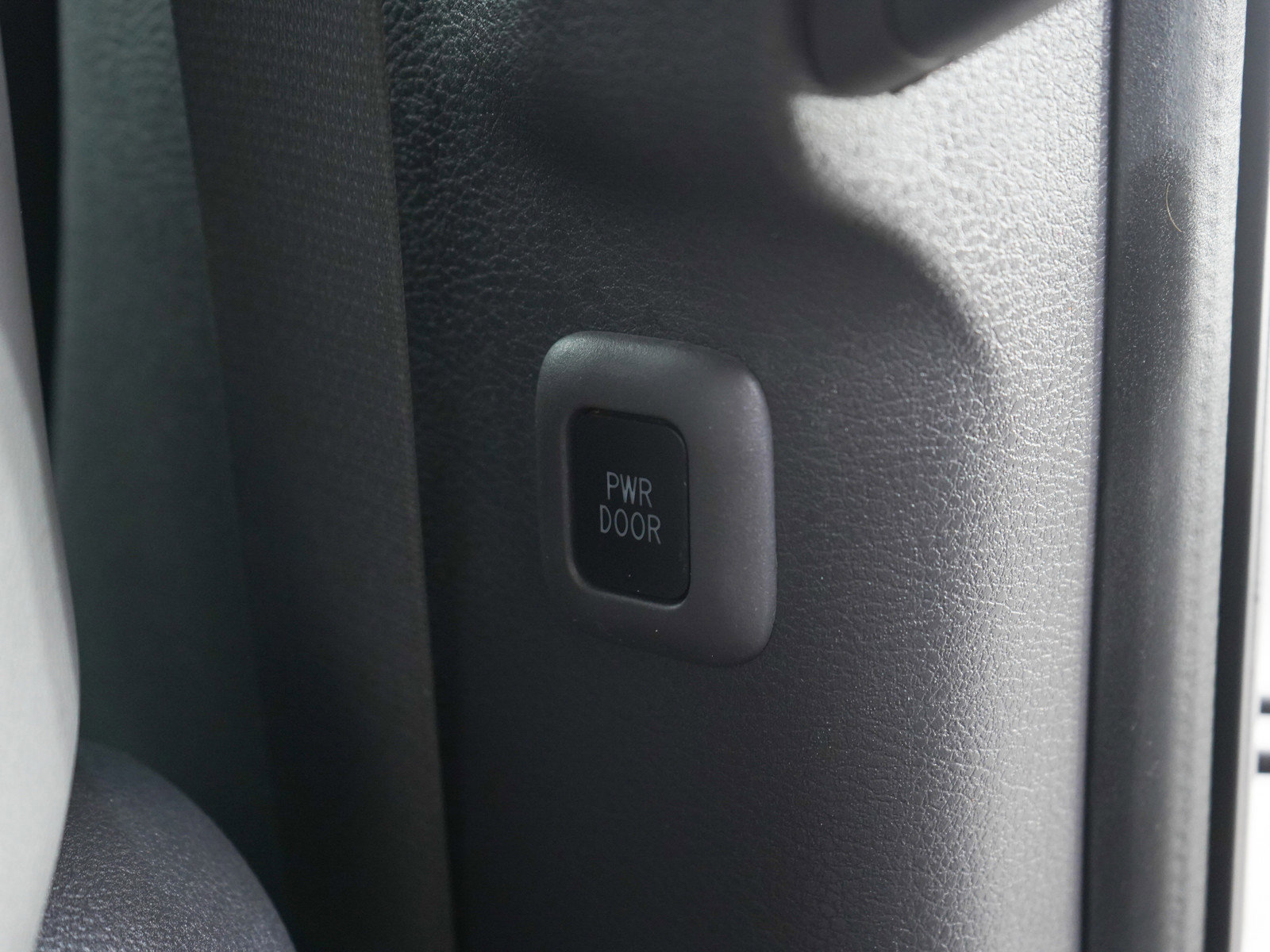 Used 2021 Toyota Sienna Limited image 18