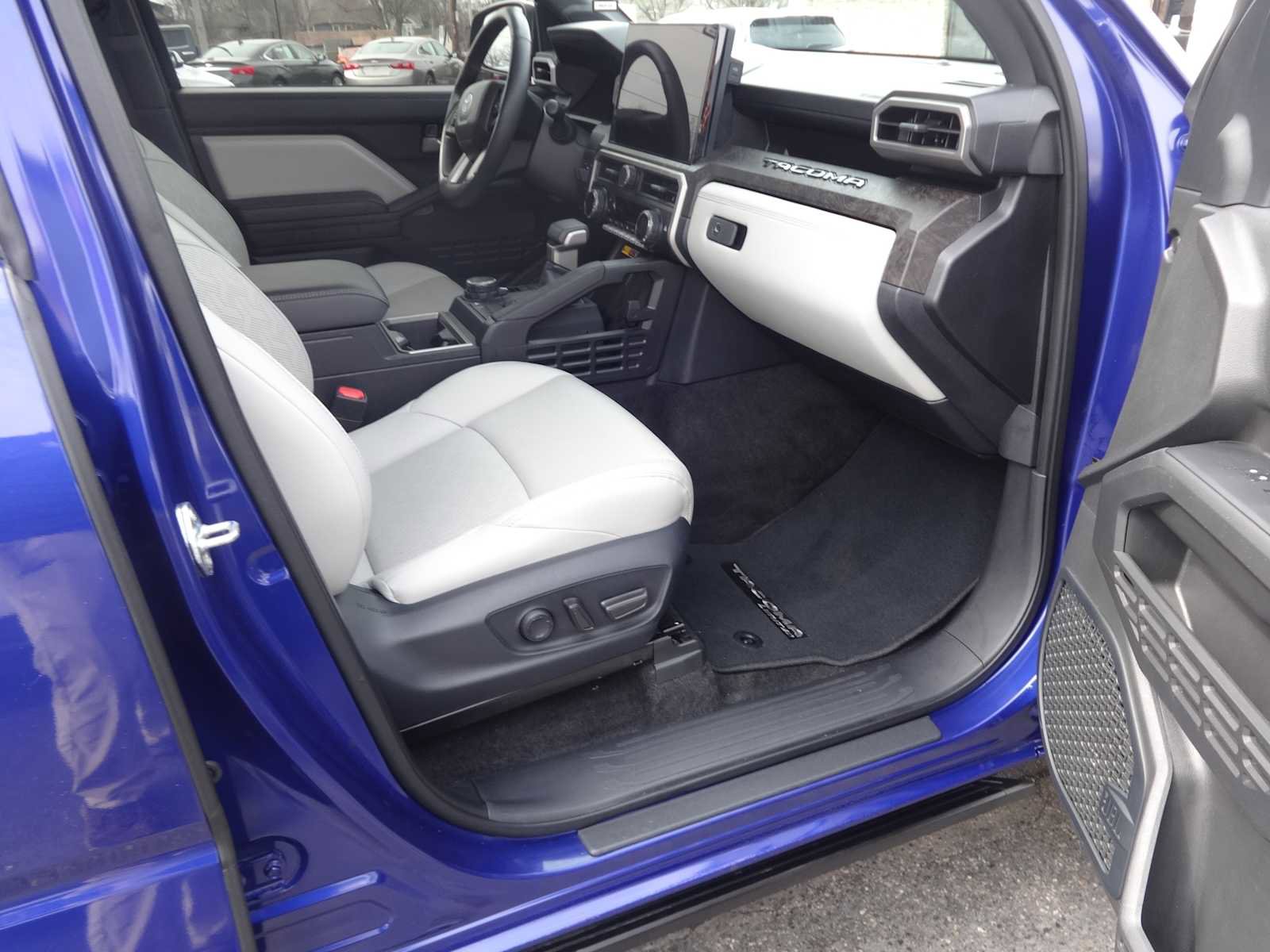 Used 2024 Toyota Tacoma Limited w/ Limited Package (LT) image 12