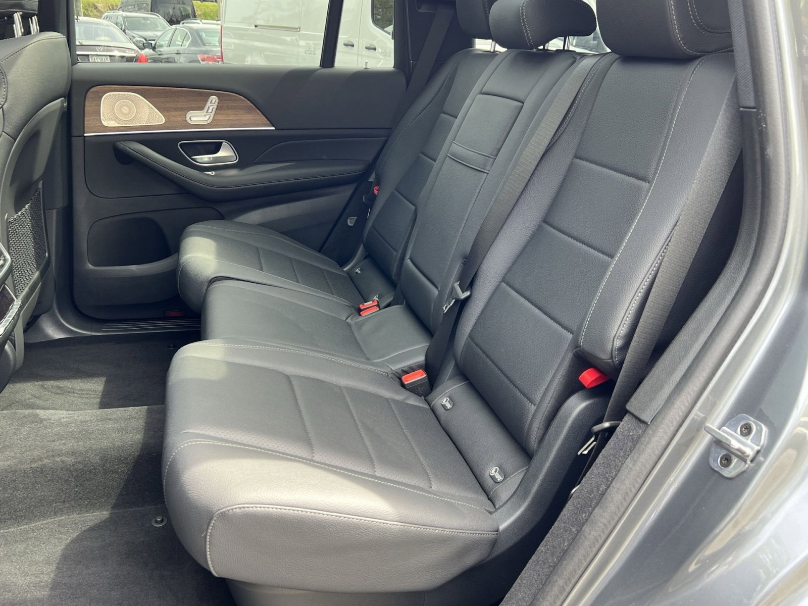 Used 2024 Mercedes-Benz GLS 450 4MATIC image 31