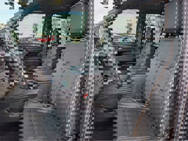 Used 2024 GMC Yukon SLT w/ SLT Luxury Package image 26