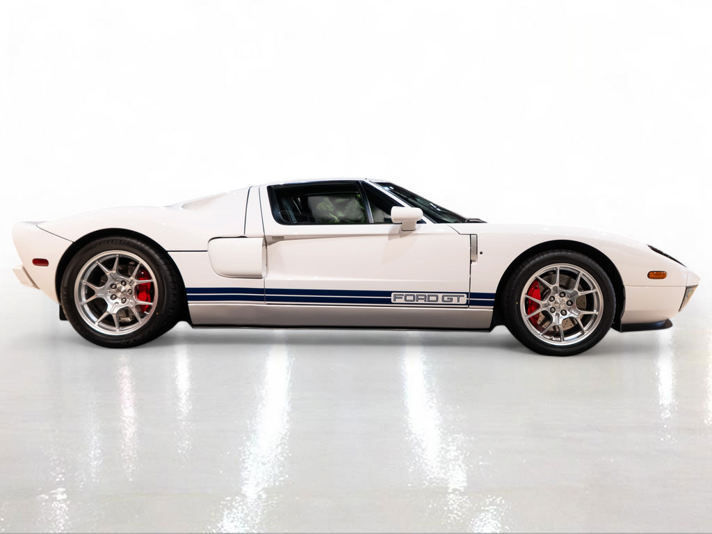 Used 2005 Ford GT RWD image 9