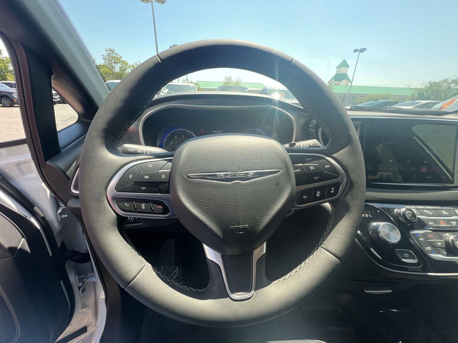Used 2025 Chrysler Pacifica Select FWD image 24