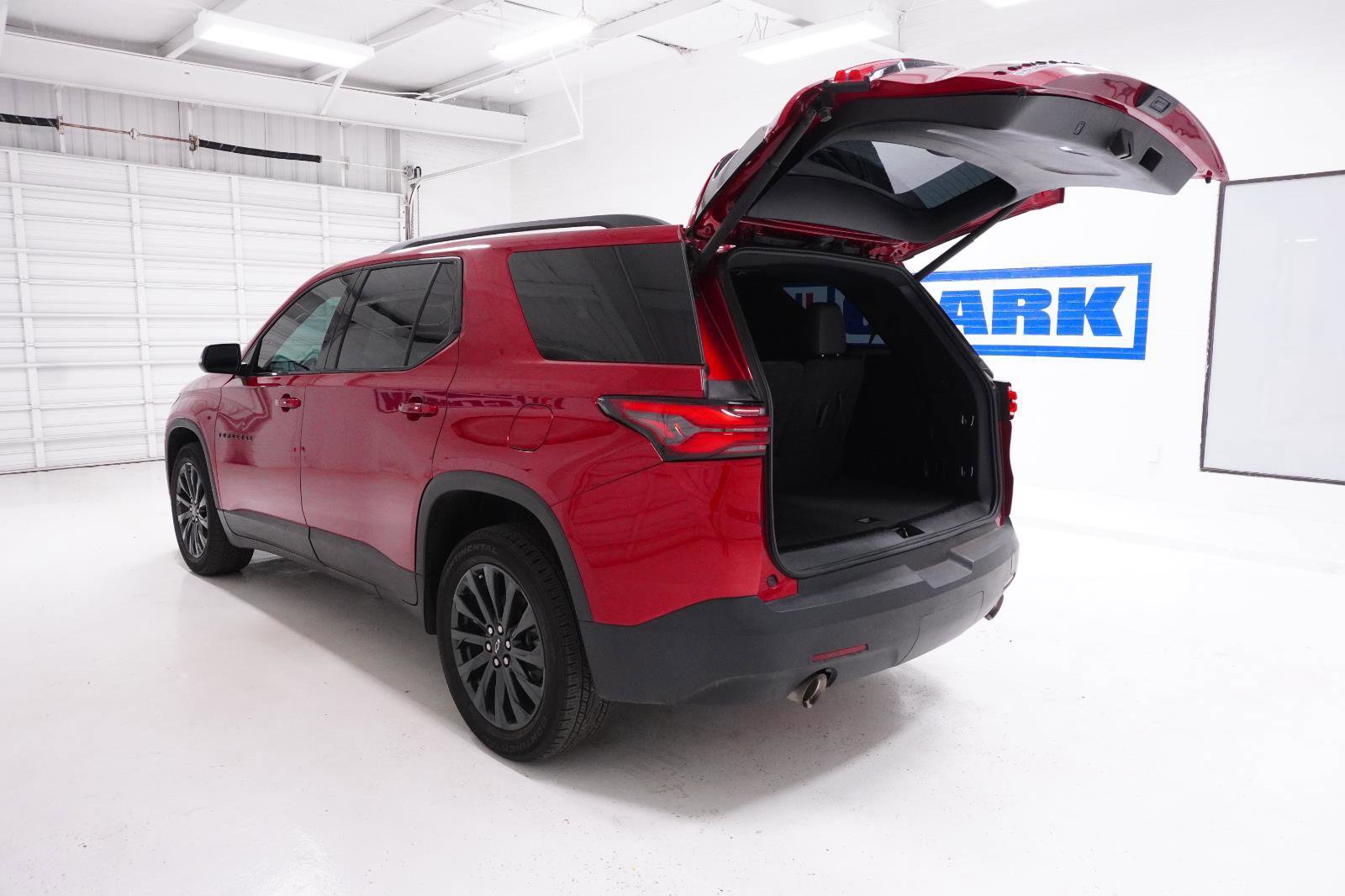 Used 2023 Chevrolet Traverse RS image 9